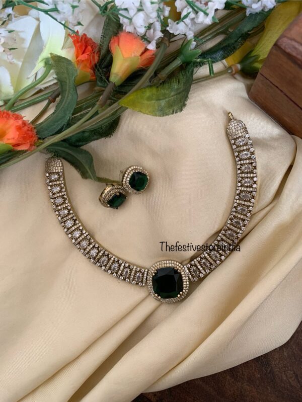 Emerald stone Victorian necklace set