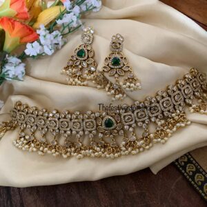 Classic emerald & pearls high neck choker set