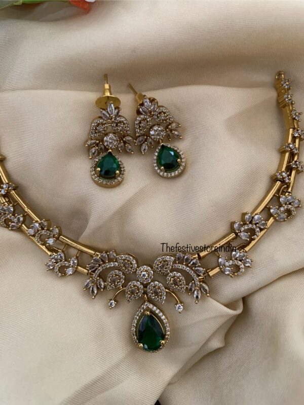 Floral diamond emerald pendant hasli set