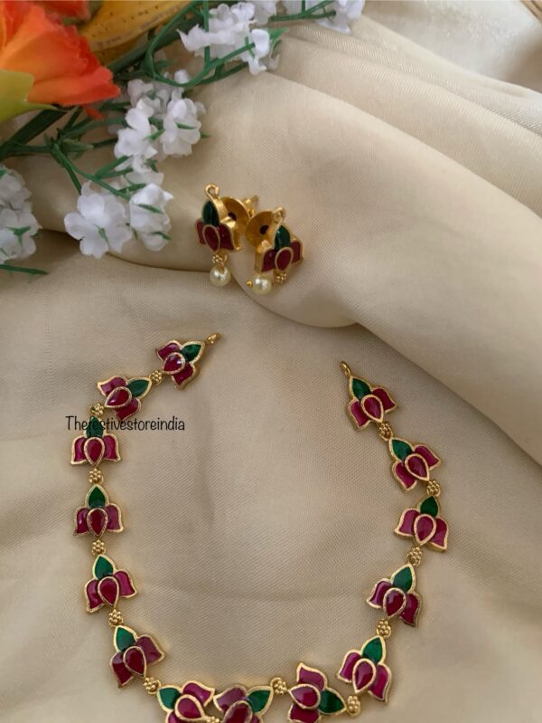 Classy lotus Necklace/choker set