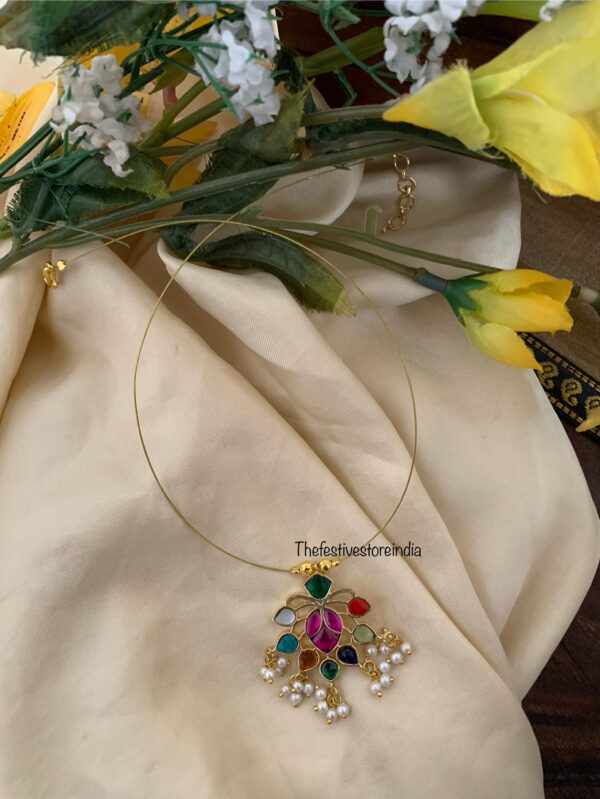 Jadau minimalist Navarathna pendant chain