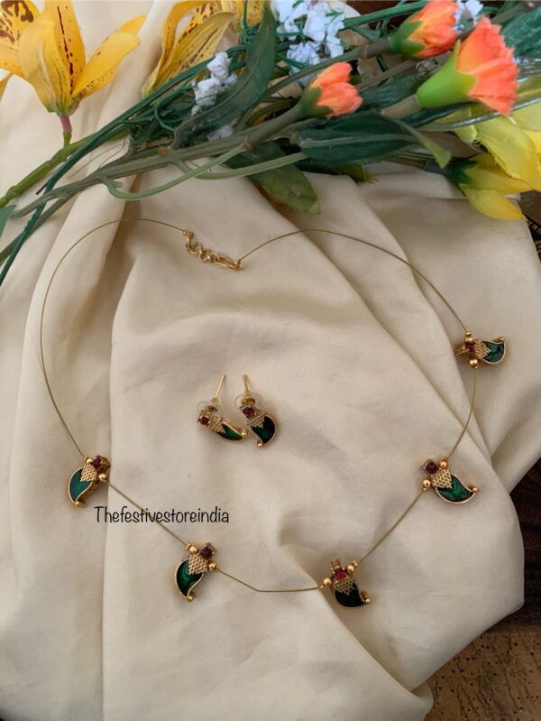 Budgeted Invisible mango pendant chain - GREEN