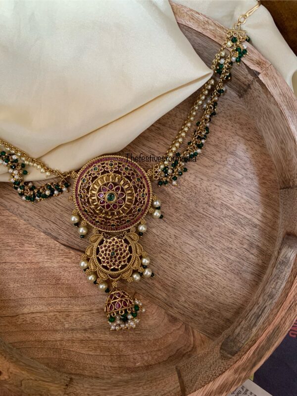 Kemp 11cms bun pin with green & white pearls maati