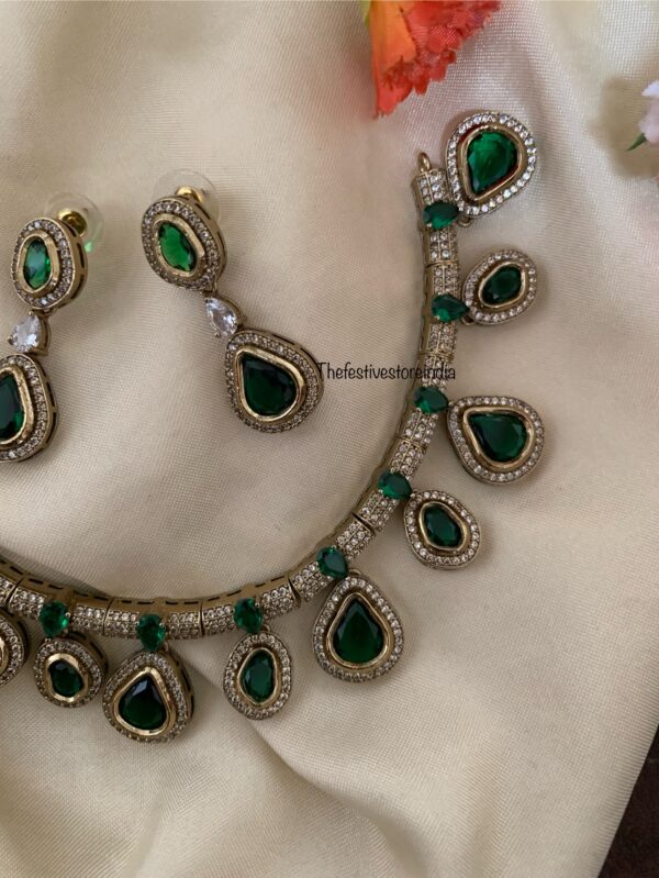 Victorian emerald drops necklace set