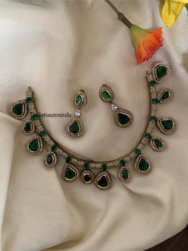Victorian emerald drops necklace set