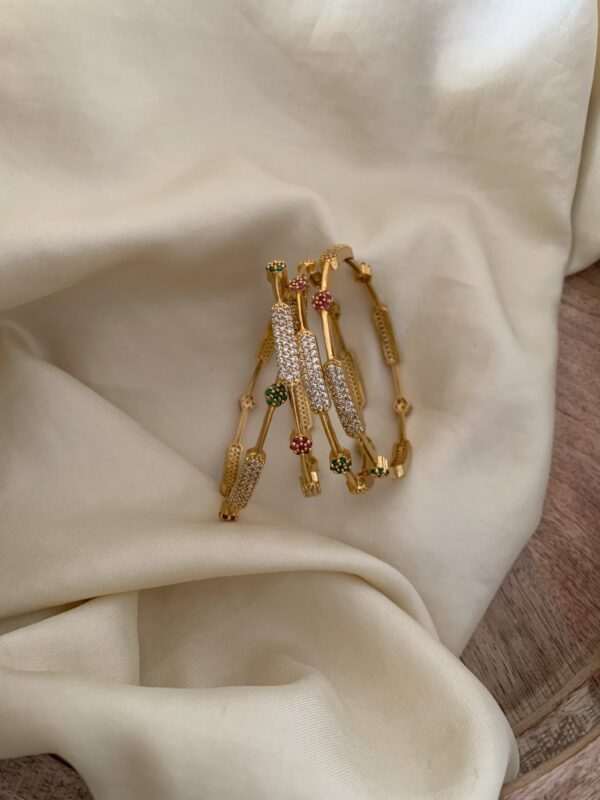 Set of 4 AD bangles - Size 2.4