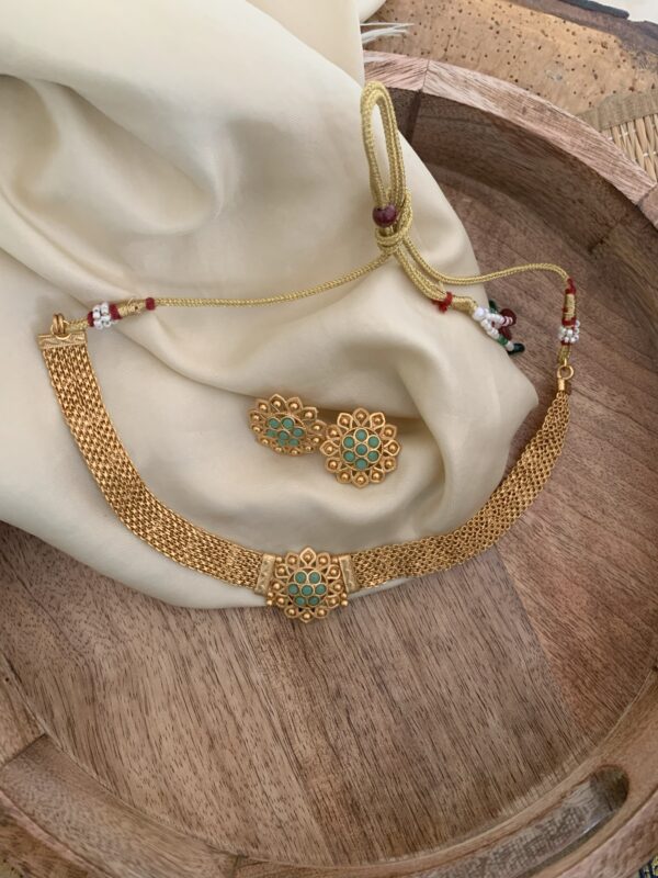 Floral mopp choker set - Mint