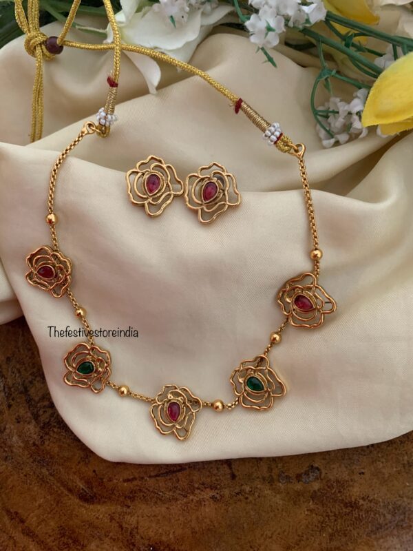 Red Green carved flower choker/necklace set