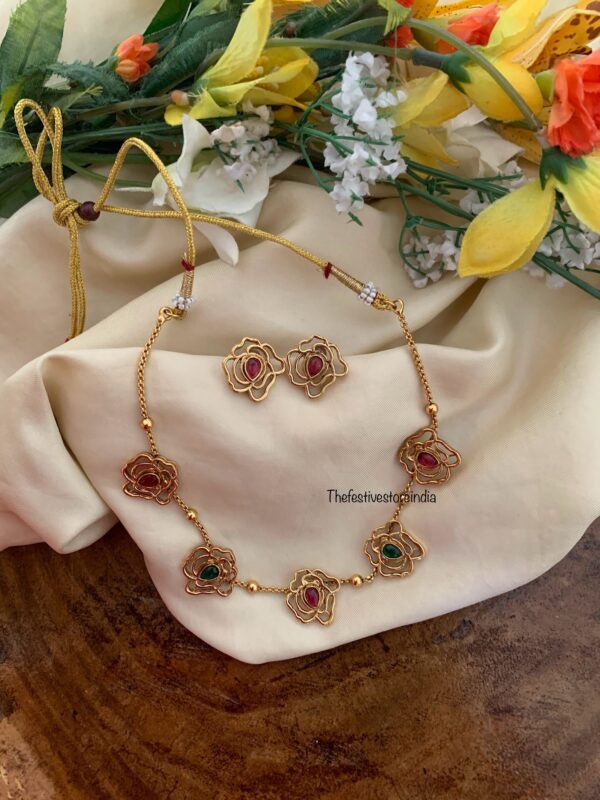 Red Green carved flower choker/necklace set