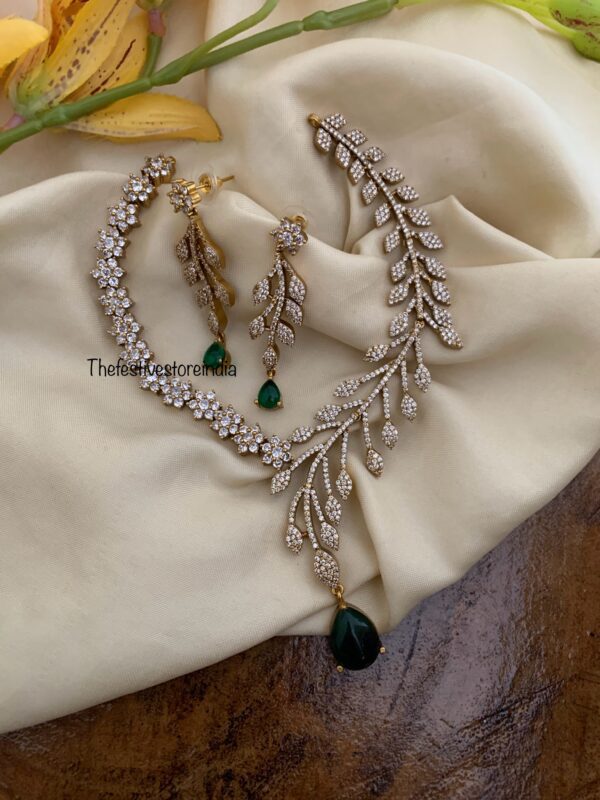 Leafy diamonds - Emerald / Green stone