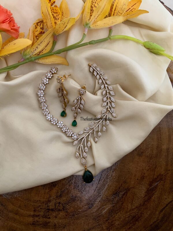 Leafy diamonds - Emerald / Green stone