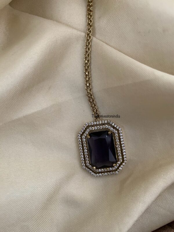 Classic single stone purple maangtikka