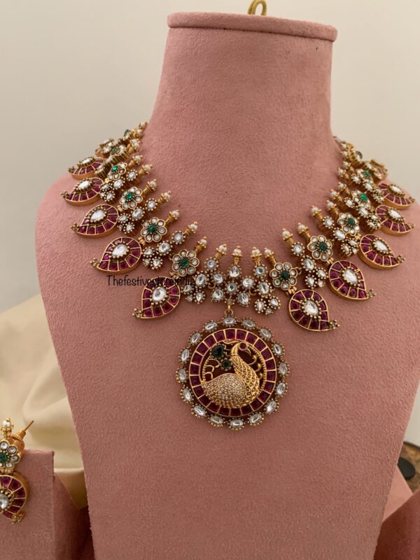 Navilu kemp and moissanite stone necklace set
