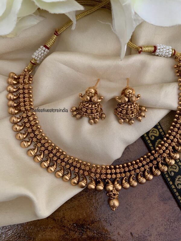 Simple all gold paisley necklace set