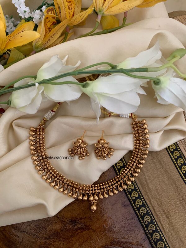 Simple all gold paisley necklace set