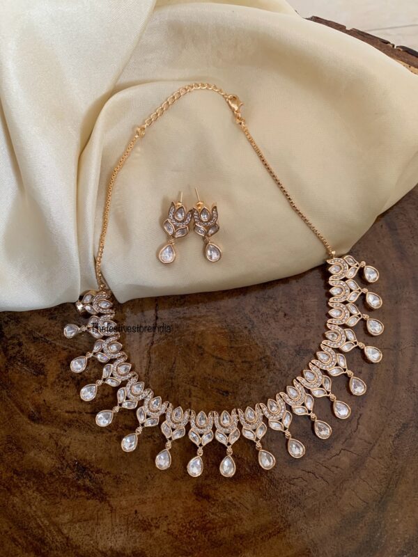 Kundan tikka droplets set