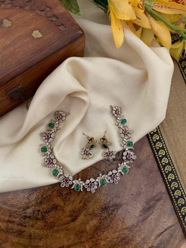 Minimalist Victorian necklace set