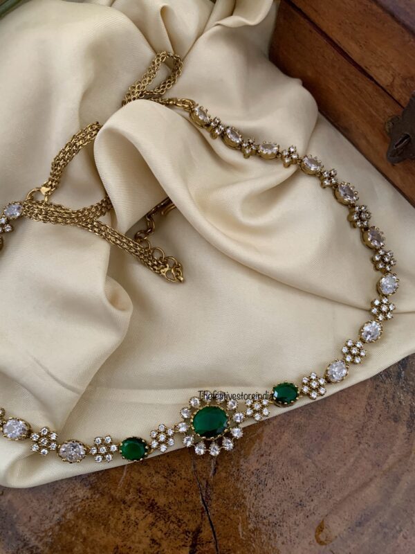 Minimalist Victorian hip chain - Green