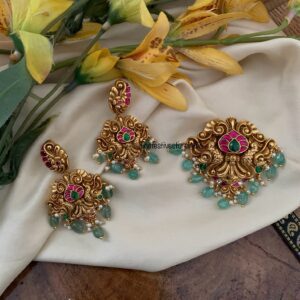 Jadau Navilu pendant earrings set