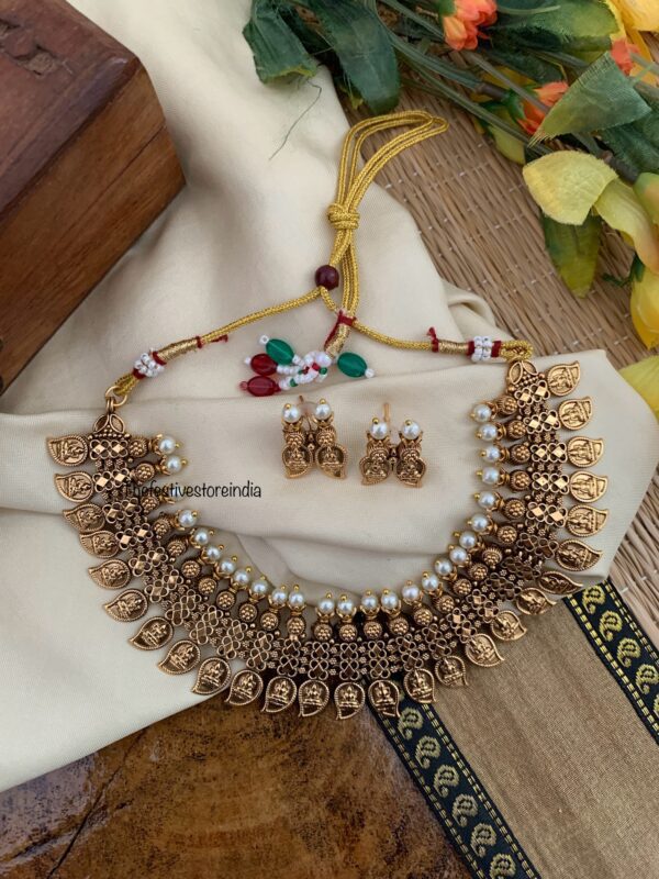 Budgeted knit Lakshmi kaasu necklace set