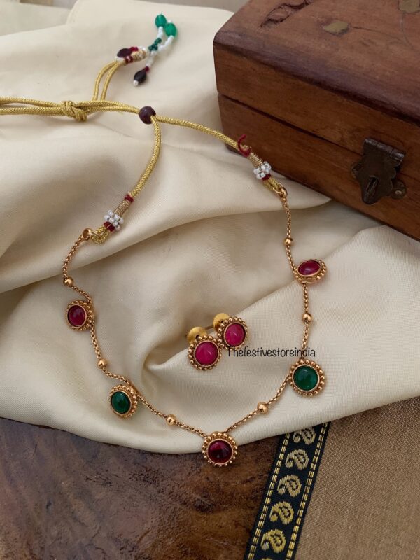 Multi color round minimal chain set
