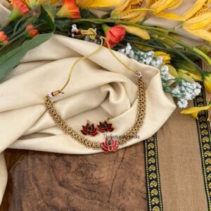 Carved chain with enamel painted lotus set