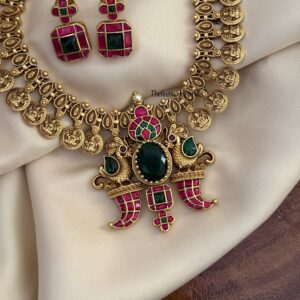 Kaasu Lakshmi Navilu Emerald stone pendant necklace set