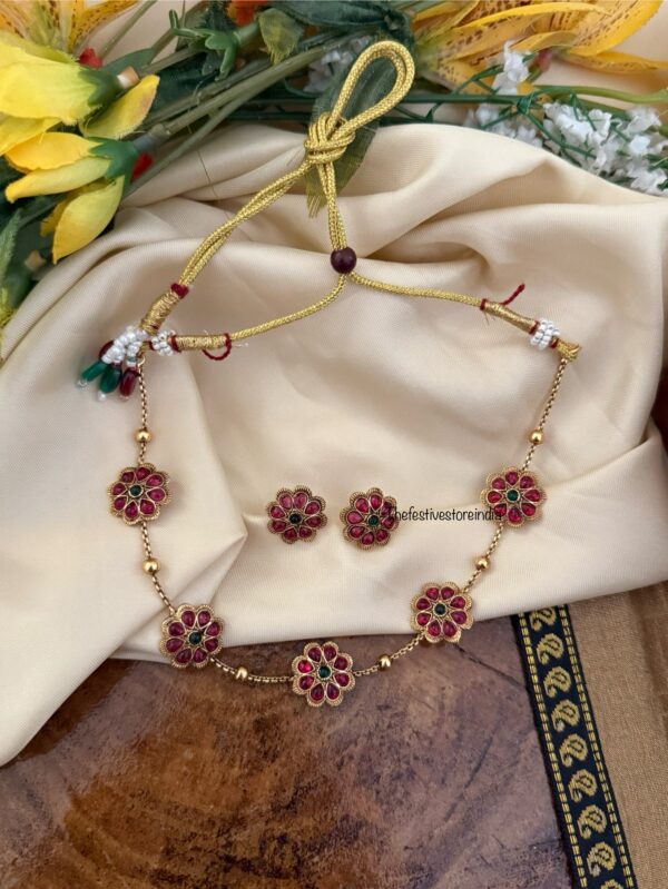 Budgeted Floral / flower motif chain set