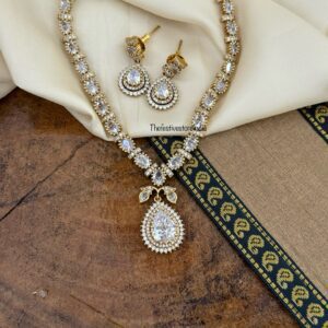 Diamonds drop pendant set