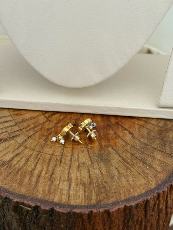 White Jadau kundan carved necklace with screwback earrings  | Unique