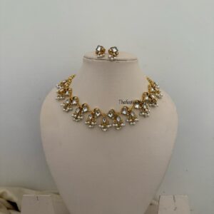 White Jadau kundan carved necklace with screwback earrings | Unique