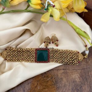 Green stone matte choker set