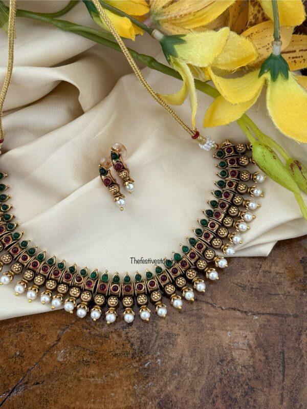 Classic kemp and pearls necklace set
