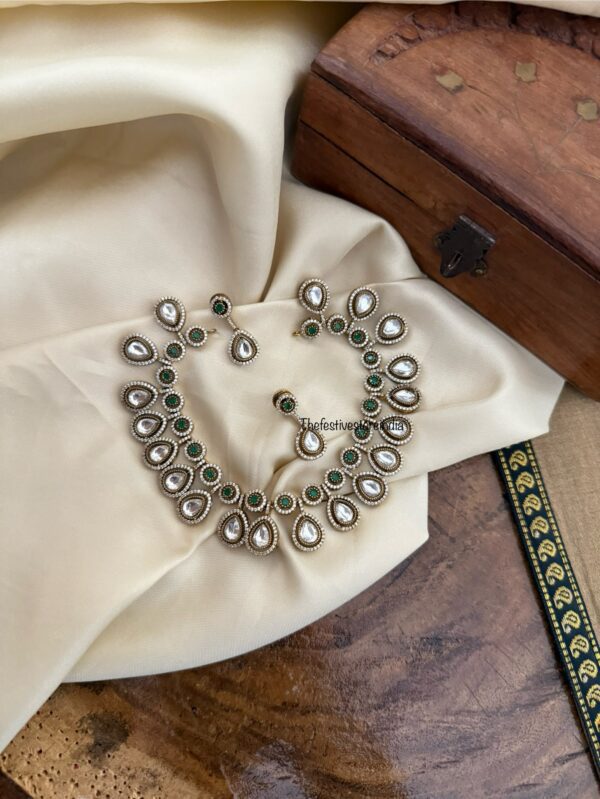 Green droplets Victorian necklace set