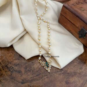 Green pendant pearl chain