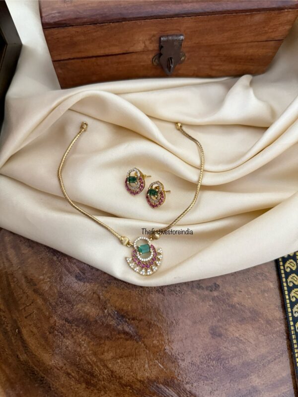 Simple AD pendant necklace set - Kids friendly