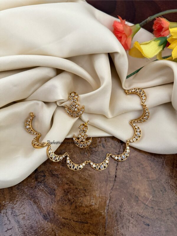 Matte polish Chand necklace set