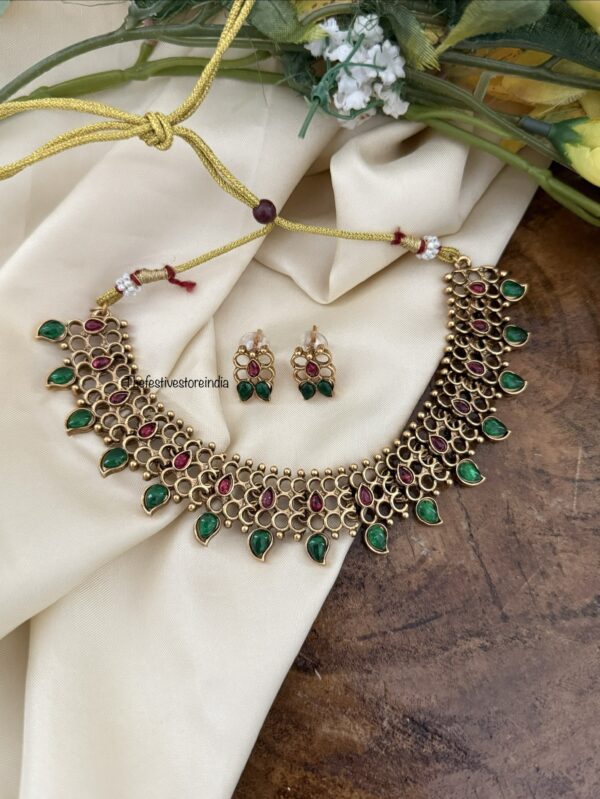 Carved red green stone necklace set