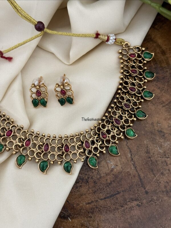 Carved red green stone necklace set