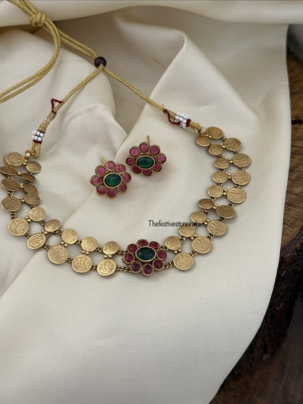 Kaasu Kemp pendant choker set