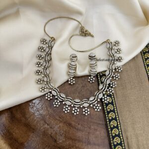 Diamond bottu necklace set