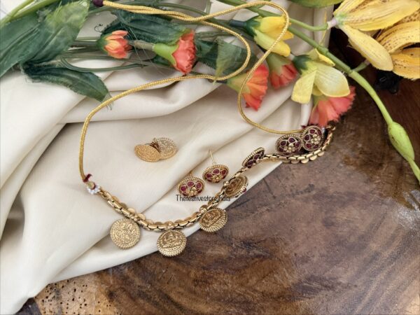 Reversible kemp and lakshmi necklace with 2 pairs of earrings