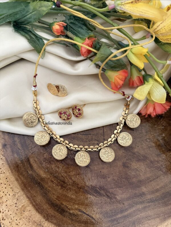 Reversible kemp and lakshmi necklace with 2 pairs of earrings
