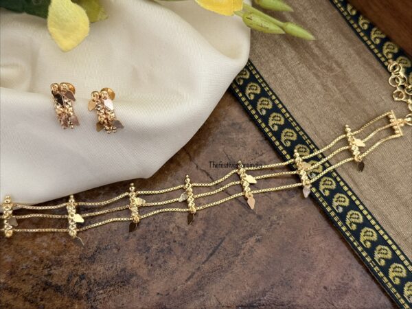 Micro gold Elakkathali choker with screwback earrings | All gold