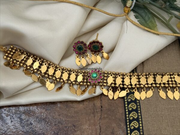 Antique gold round pendant Elakkathali choker set