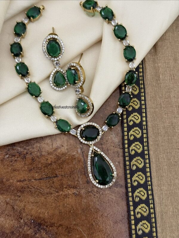 All green / emeralds necklace set