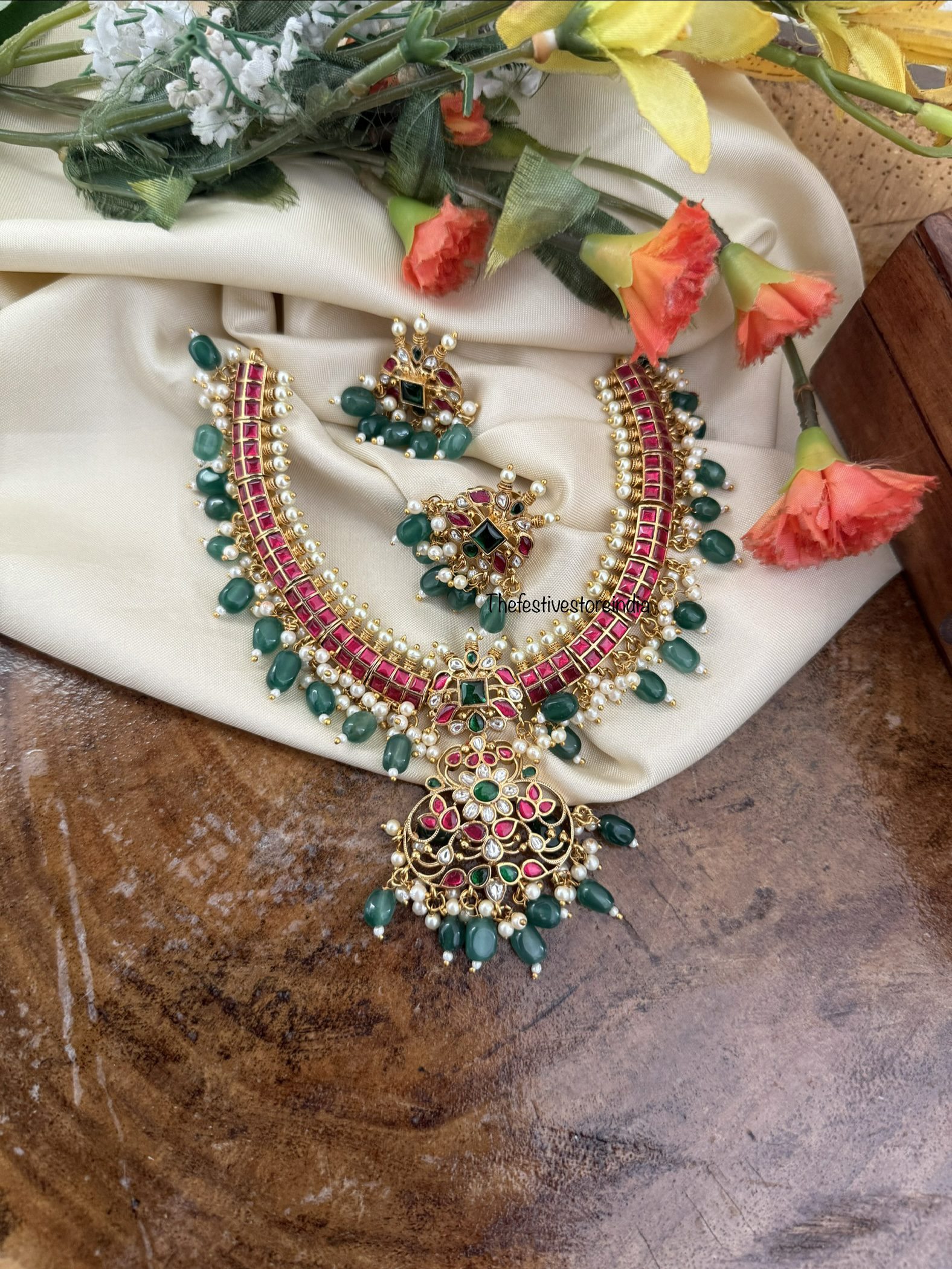 Jadau close knit necklace set | Celeb inspired