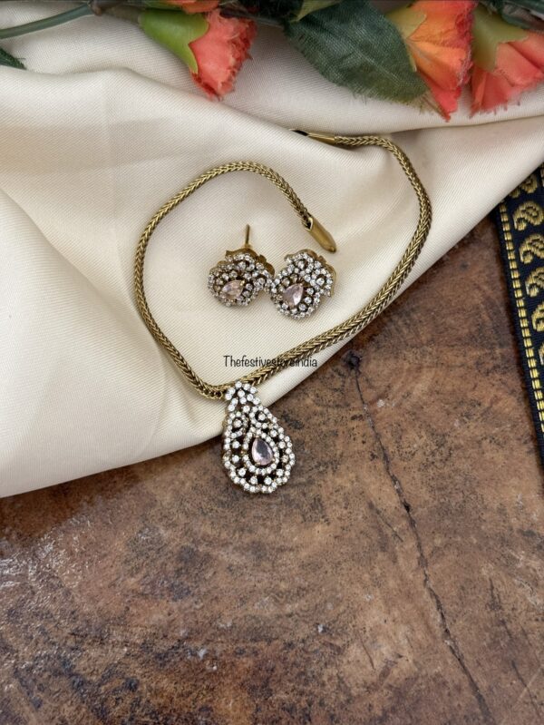 Victorian Pink pendant simple necklace set | Kids friendly