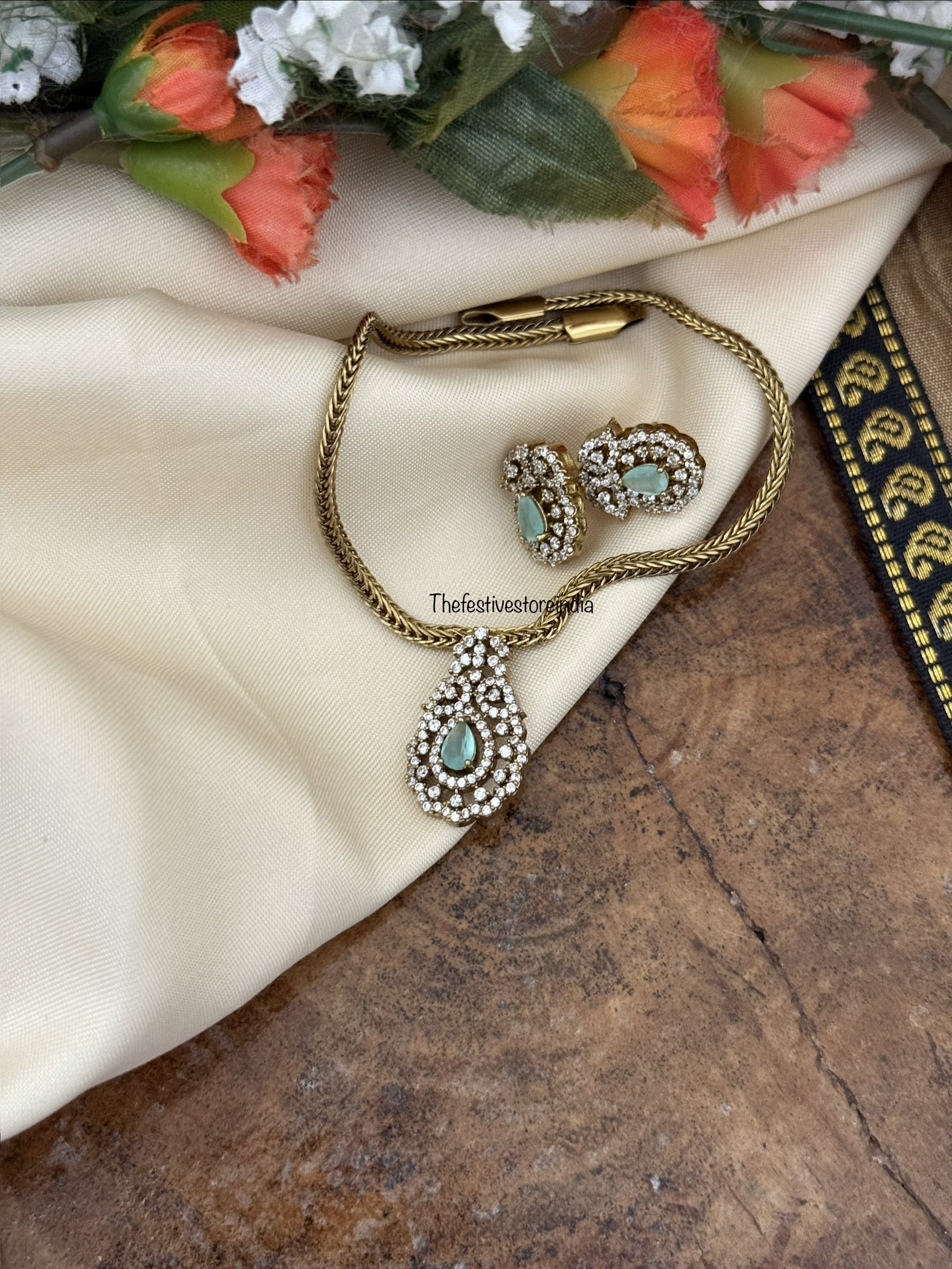 Victorian Mint pendant simple necklace set | Kids friendly