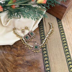 Kemp and green pendant necklace set